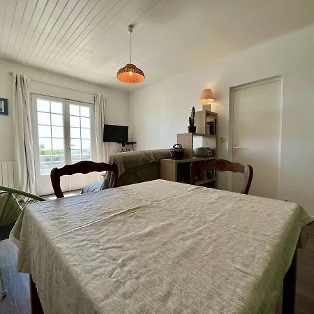 Apartment Renove 3 Ch, Parking, Proche - - Fr-1-246a-269 *